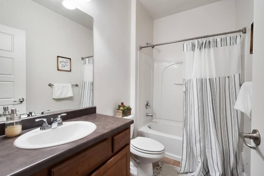 Bee Chic In Sojo W/Hot Tub+Gym+Local Ski Slopes Саут-Джордан Экстерьер фото